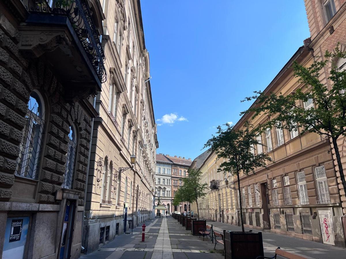 Free Parking, Downtown Apartment Near New York Cafe Budapest Exterior foto