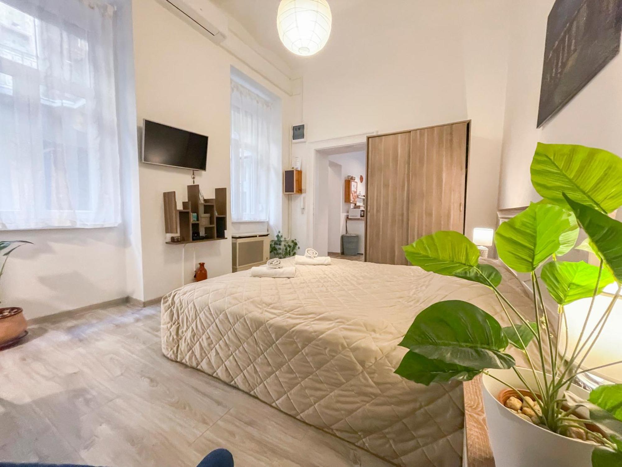 Free Parking, Downtown Apartment Near New York Cafe Budapest Exterior foto